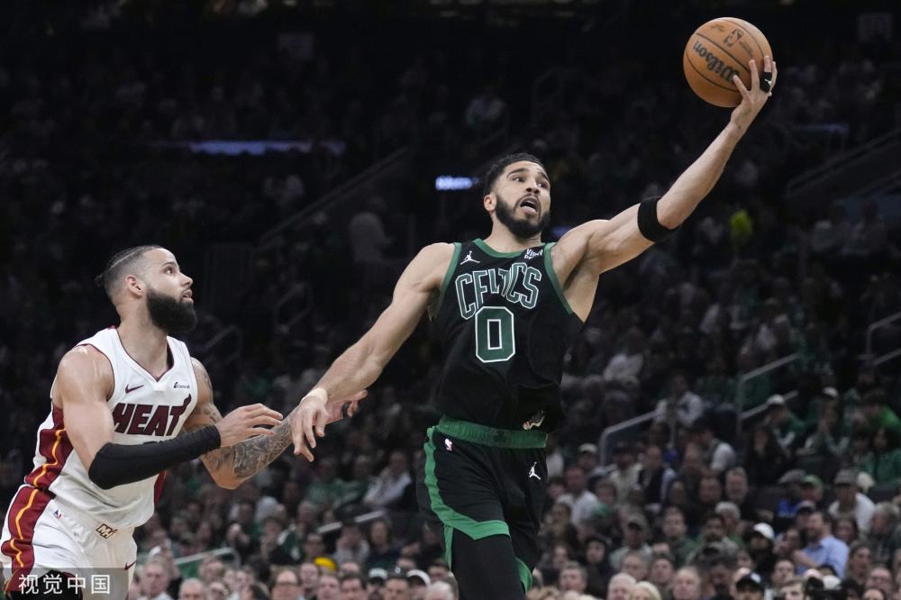 上演了一场 上演了一场